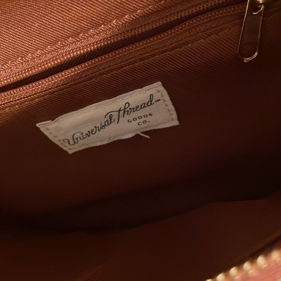 Universal Thread Purse - Picture 3 of 5